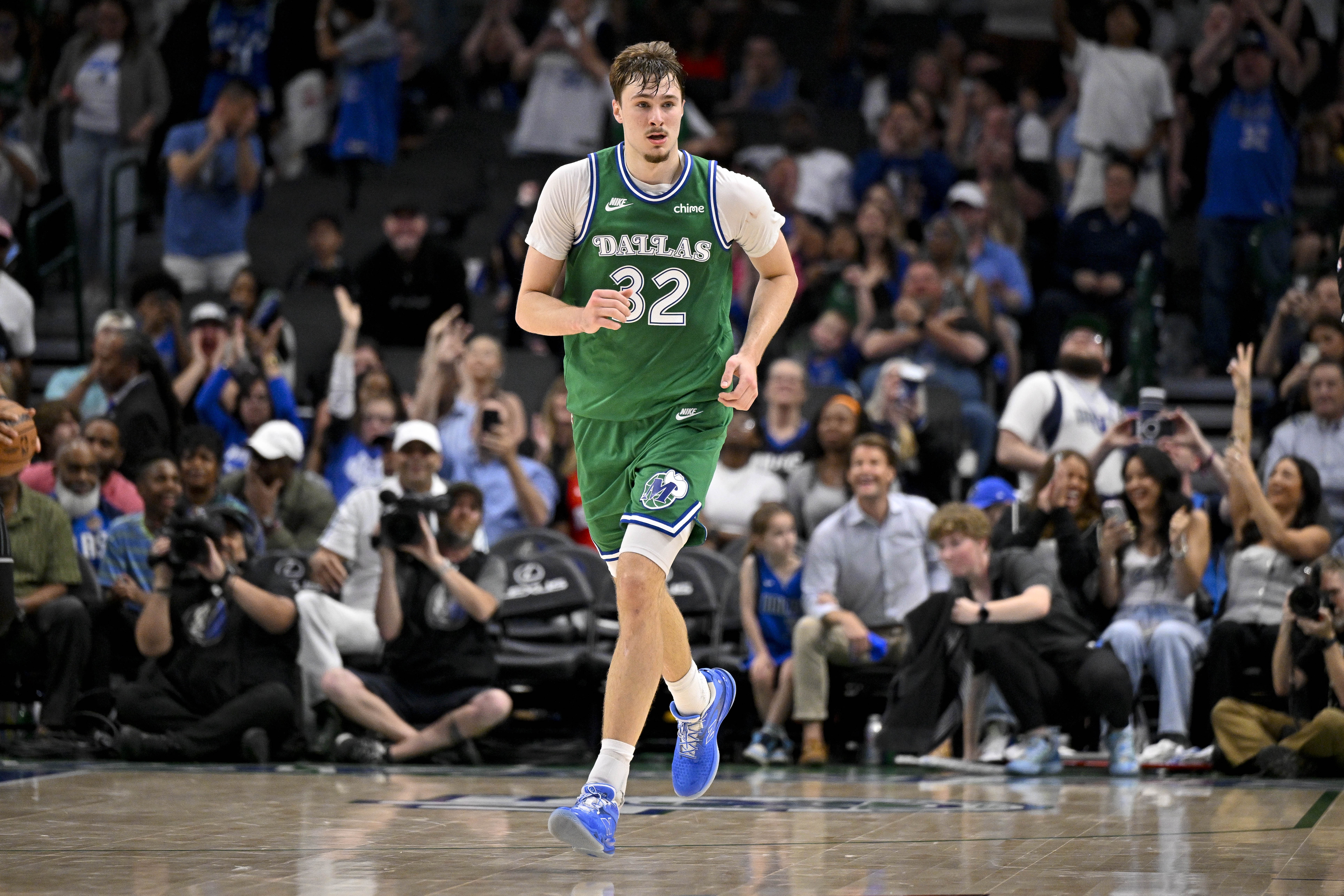 开云体育APP下载-一枝独秀！弗拉格本赛季已6次砍下至少30+5+5 其他新秀一共4次